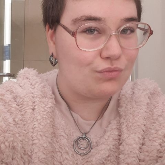 Meet your Posher, Michaela - Picture 1 of 1